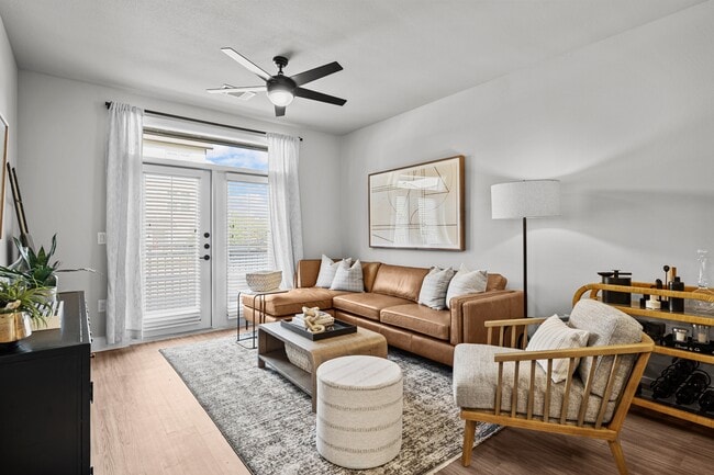 Lenox Grand in Austin, TX - Foto de edificio - Building Photo