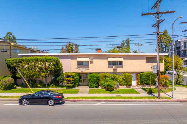 12159 Magnolia in Valley Village, CA - Foto de edificio - Building Photo