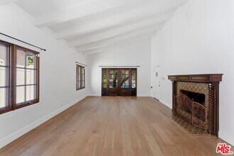 537 N Poinsettia Pl in Los Angeles, CA - Building Photo - Building Photo