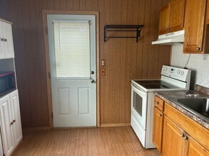 8716 Essex Ave in Warren, MI - Building Photo - Building Photo