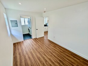 23324 Maltby Pl, Unit RM05-K in Los Angeles, CA - Foto de edificio - Building Photo