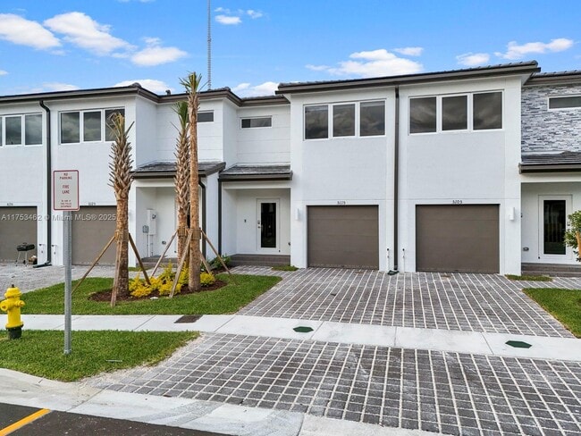 5115 SW 37th St in Pembroke Park, FL - Building Photo - Building Photo
