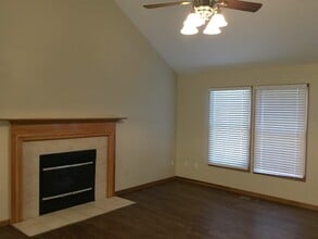555 Allis Pl E in Reynoldsburg, OH - Foto de edificio - Building Photo