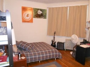 324 Saint Paul St, Unit 4 in Brookline, MA - Foto de edificio - Building Photo