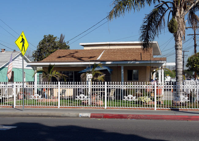 4635 W Lennox Blvd in Inglewood, CA - Building Photo - Building Photo