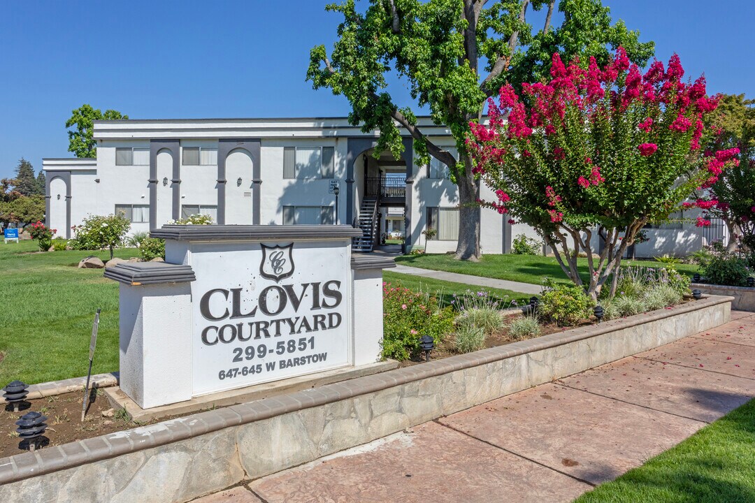 Clovis Courtyard Apartments in Clovis, CA - Foto de edificio