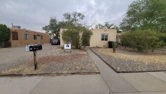 1101-1103 Wilmoore Dr SE in Albuquerque, NM - Building Photo