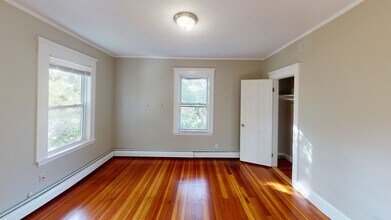 1011 Washington St, Unit 2 in Newton, MA - Foto de edificio - Building Photo