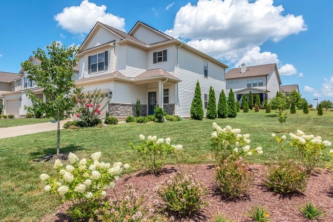 1051 Lonergan Cir in Spring Hill, TN - Building Photo - Building Photo