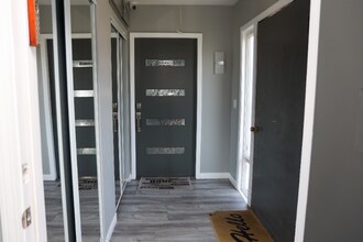 1415 Stearns Dr, Unit Stearns in Los Angeles, CA - Building Photo - Building Photo