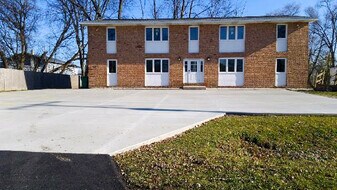 4555 N Woodbridge Ave, Unit 4 in Bay City, MI - Building Photo