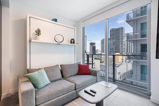 227 NE 2nd St in Miami, FL - Building Photo - Building Photo