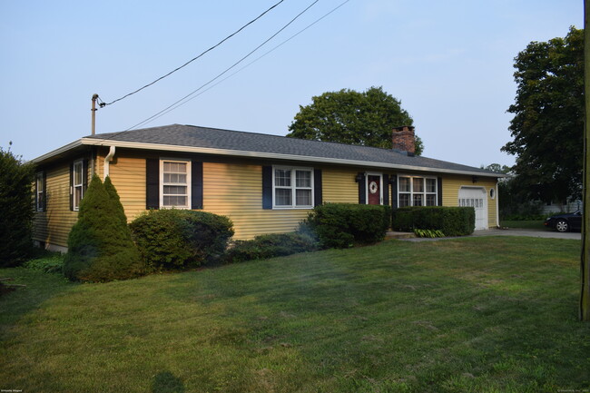 40 Hawks Nest Rd in Old Lyme, CT - Building Photo - Building Photo