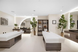 15811 Collins Ave, Unit 507 in North Miami Beach, FL - Building Photo - Building Photo