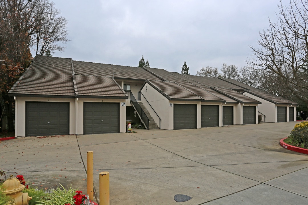 Cardinal Oaks in Carmichael, CA - Building Photo