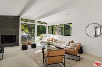 3873 Royal Woods Dr in Los Angeles, CA - Building Photo - Building Photo