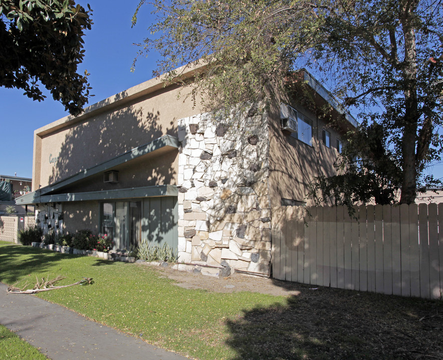 1823 W Sumac Ln in Anaheim, CA - Foto de edificio