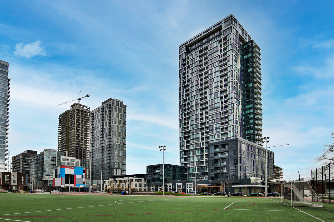 EVOLV in Toronto, ON - Building Photo