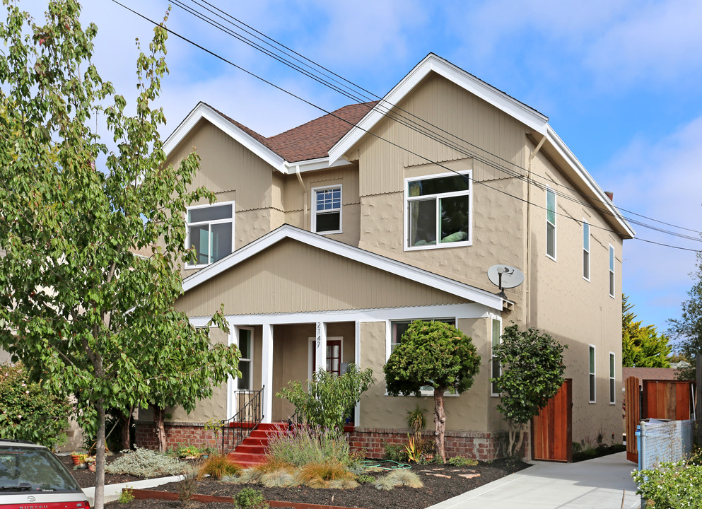 2147 Russell St in Berkeley, CA - Foto de edificio