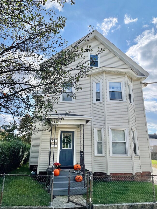 35 Lawrence St Rentals in Medford, MA