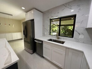 5325 Havasu Ct in Greenacres, FL - Foto de edificio - Building Photo