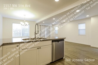 1557 NW 5th Ave in Oak Harbor, WA - Building Photo - Building Photo