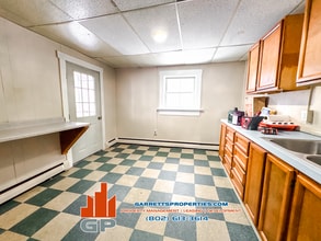 166 Eastern Ave, Unit 3 in St Johnsbury, VT - Building Photo - Building Photo