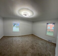 21345 Sloan Dr in Harper Woods, MI - Building Photo - Building Photo