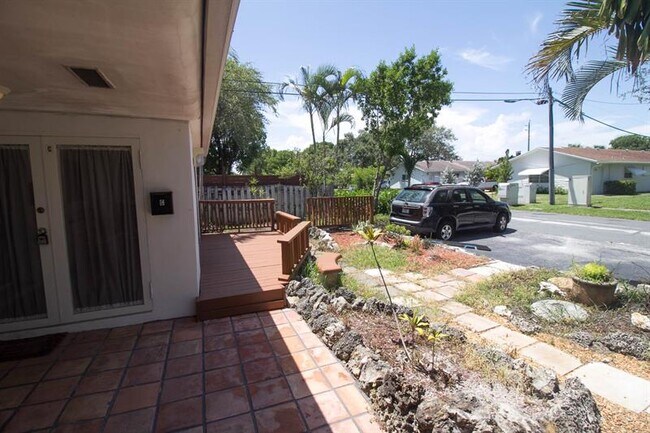 909 NE 12th Ave in Pompano Beach, FL - Building Photo - Building Photo