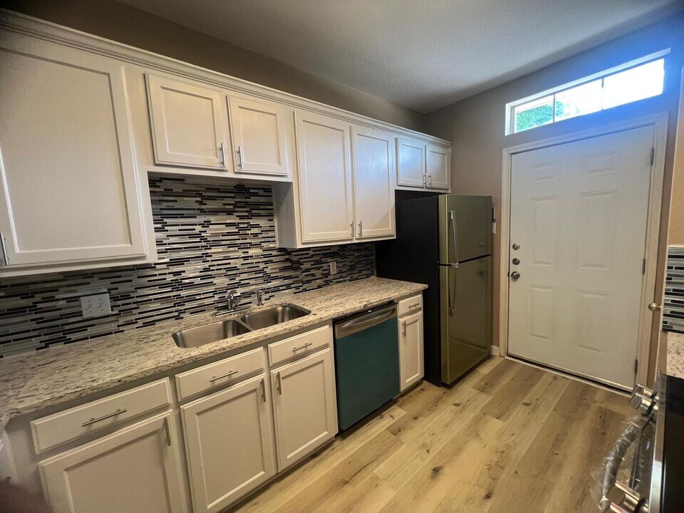 1915 S 14th St in Waco, TX - Building Photo