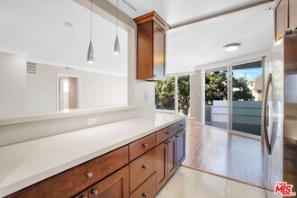 248 S Doheny Dr in Beverly Hills, CA - Building Photo - Building Photo