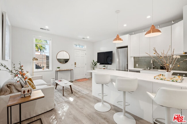 436 N La Jolla Ave in Los Angeles, CA - Building Photo - Building Photo