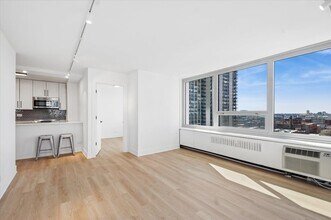88 W Schiller St in Chicago, IL - Building Photo - Building Photo