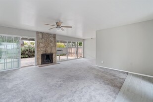 6734 Barnhurst Dr in San Diego, CA - Building Photo