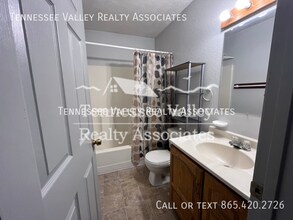 128 Herbert Heidel Rd in Wartburg, TN - Building Photo - Building Photo