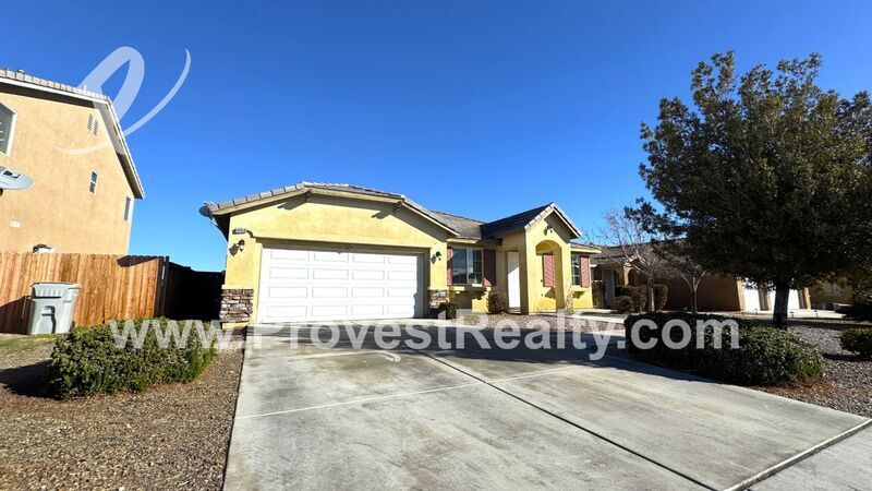 14456 Welsh Ct in Hesperia, CA - Building Photo