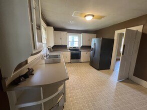 506 W Farley Ave in Laurens, SC - Foto de edificio - Building Photo