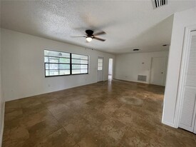 7334 E Applewood Dr in Inverness, FL - Building Photo - Building Photo