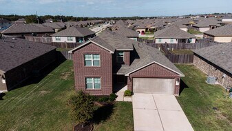 1834 Brady Shores Dr in Rosenberg, TX - Building Photo