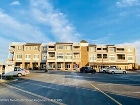 438 NJ-35 in Mantoloking, NJ - Building Photo
