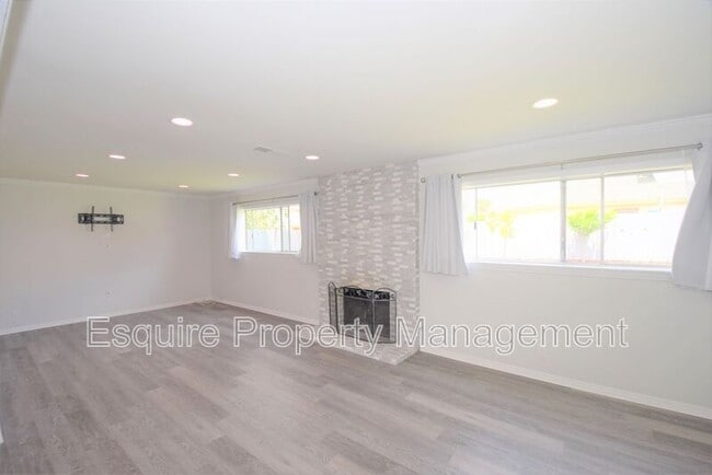 2675 Munson St in Camarillo, CA - Building Photo - Building Photo