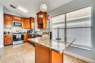 619 Eagle Pointe S in Kissimmee, FL - Building Photo - Building Photo