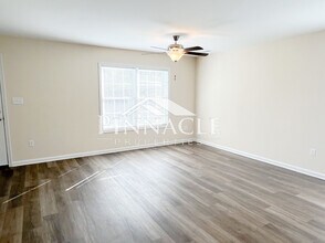 2325 Tazewell Ave, Unit A in Lynchburg, VA - Foto de edificio - Building Photo