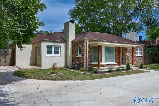 property at 2611 Whitesburg Dr
