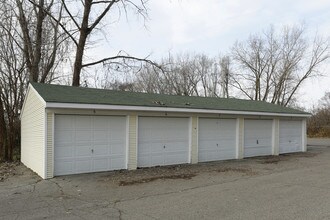 Cattail Cove Apartments in Wyoming, MI - Foto de edificio - Building Photo