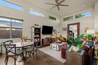 3005 E Martin Luther King Jr Blvd in Austin, TX - Building Photo - Building Photo