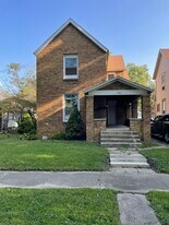 816 W Ashland Ave in Muncie, IN - Building Photo