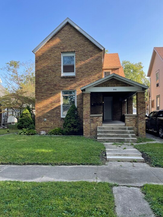 816 W Ashland Ave in Muncie, IN - Building Photo