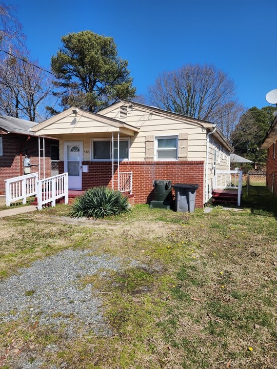 420 Greenbriar Ave in Hampton, VA - Building Photo