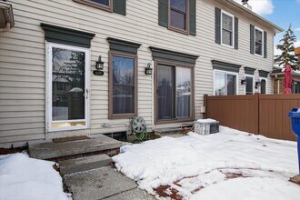 41070 Southwind Dr in Canton Township, MI - Building Photo - Building Photo